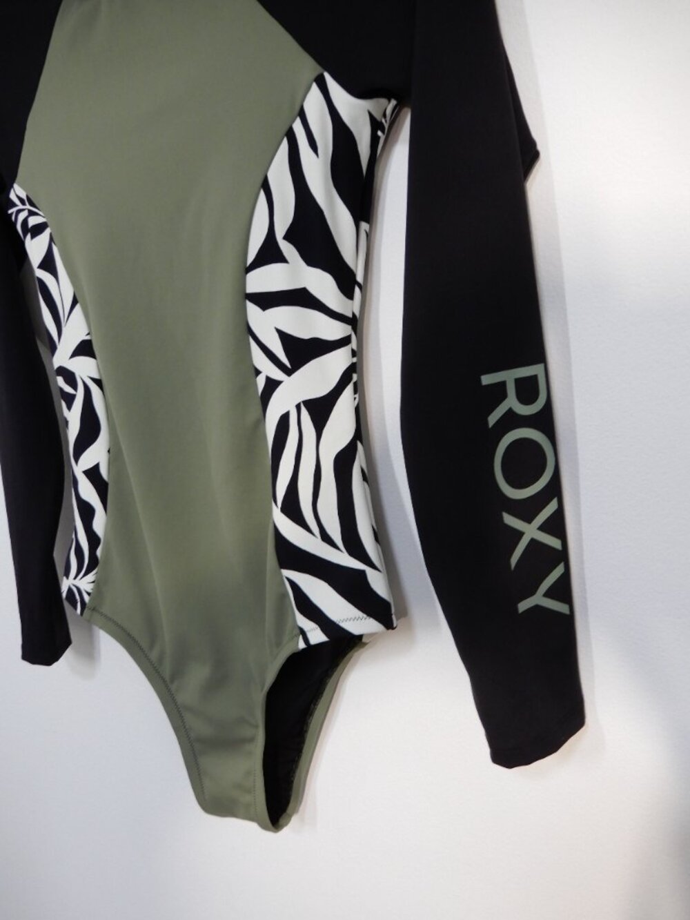 Roxy Surfer Paradise Surf One Piece Swimsuit Rashguard Size S Long Sleeve NEW - Picture 7 of 11